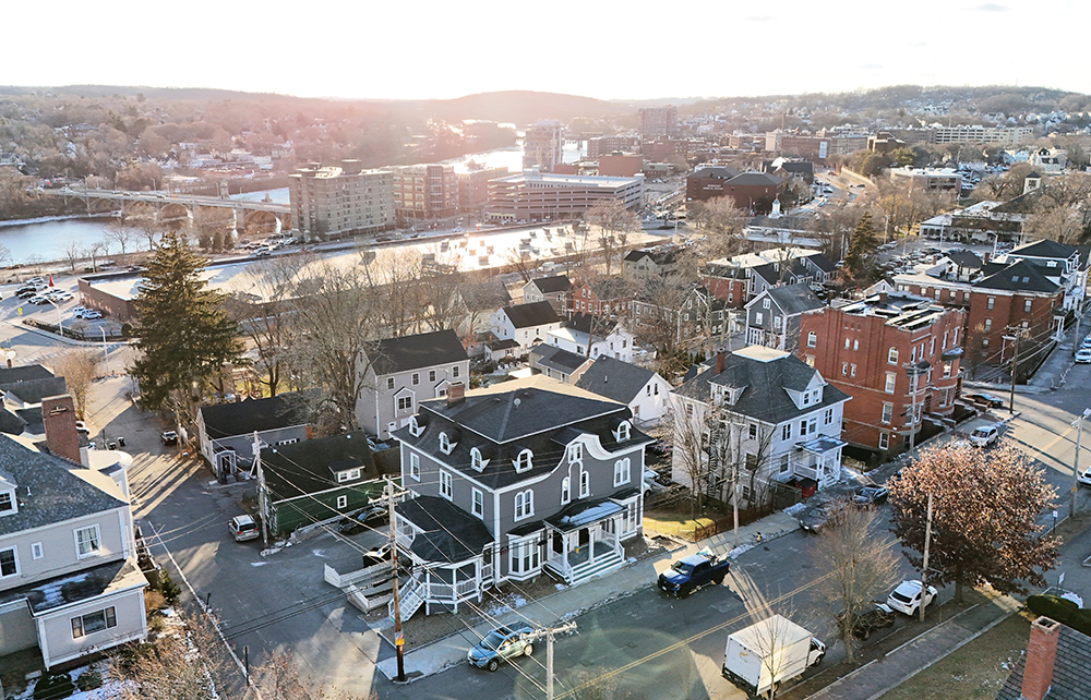 Carlson of New England Realty Advisors LLC brokers $1.69 million sale of Summer Street Apartments in Haverhill, MA
